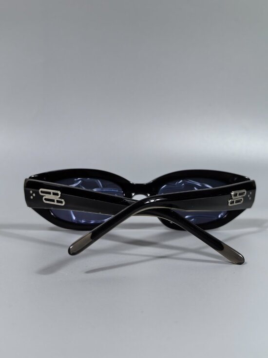 Gentle Monster Venom Cat-Eye Sunglasses - Black, Like New! main image 4